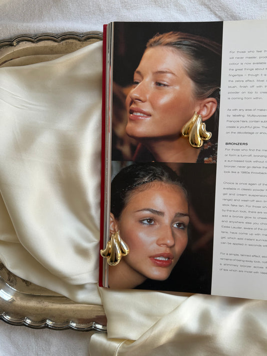 Vintage Sculptural Clip-On Earrings – Gold Tone