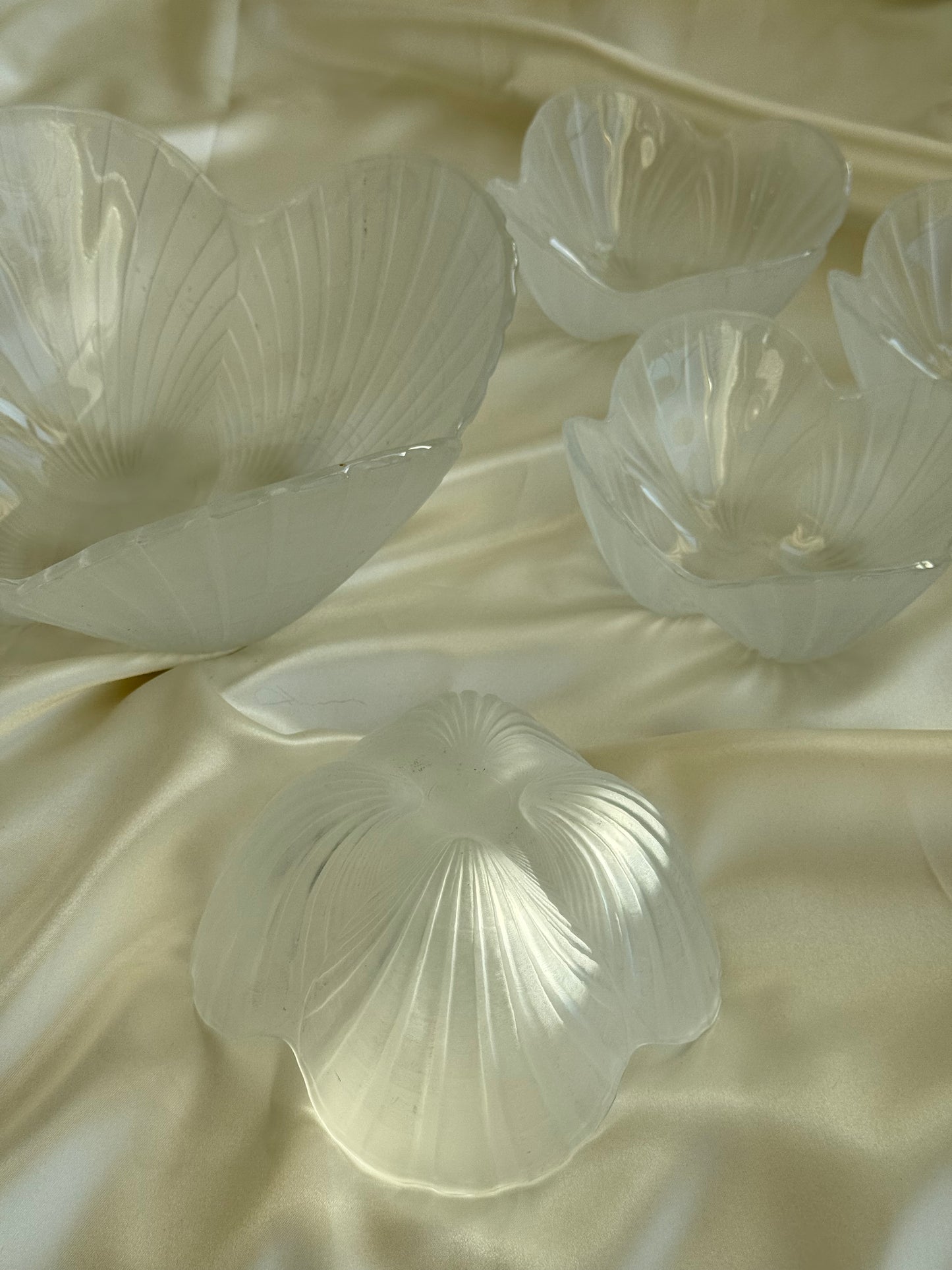 Vintage Frosted Glass Shell Serving Set – 5 Pieces