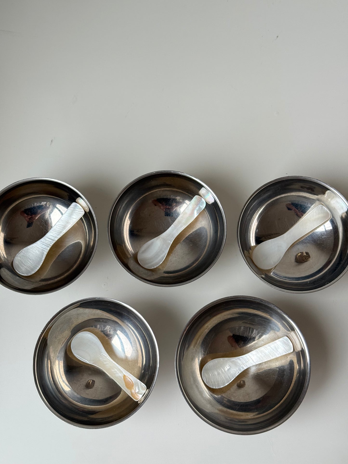 Set of 5 Stainless Steel Serving Bowls with Mother-of-Pearl Spoons