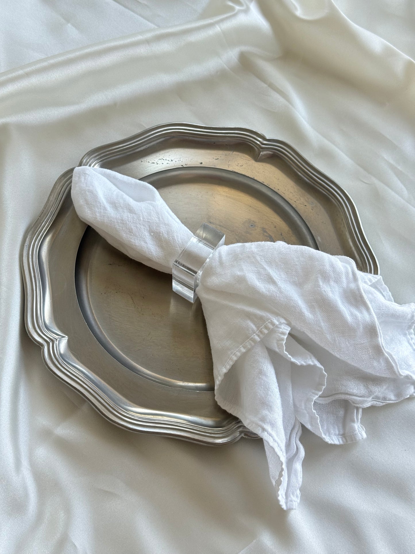 Vintage Lucite Napkin Rings – Set of 6
