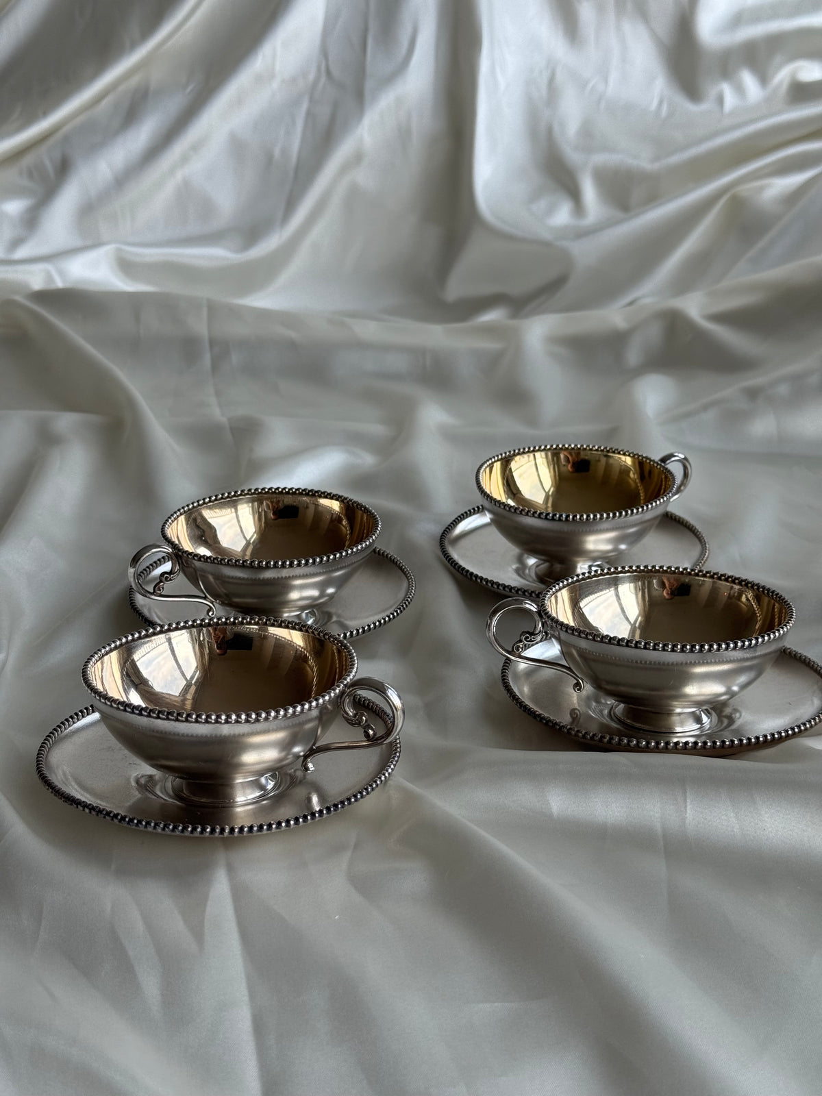 Vintage Meriden Company Silver-Plated Teacups & Saucers – Set of Four