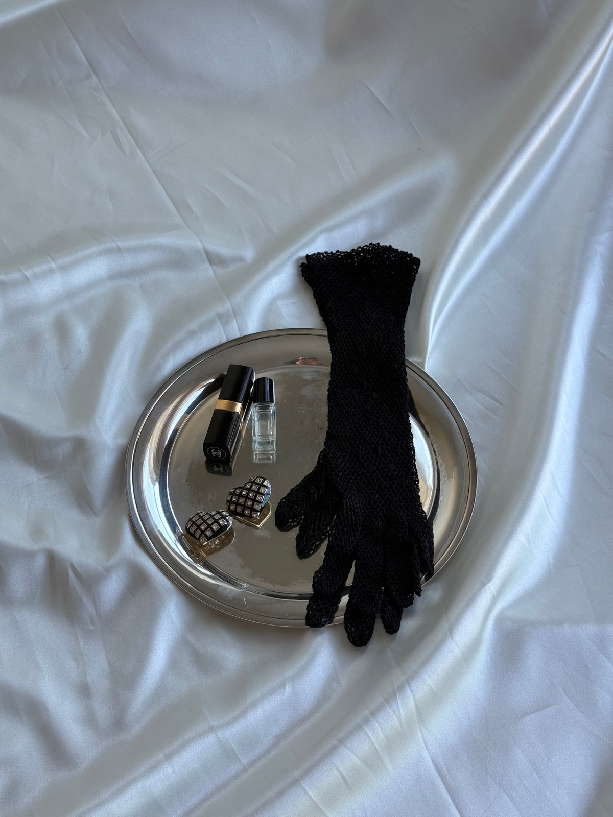 Vintage Silver Plated Round Vanity Tray – Minimalist Jewelry & Perfume Display