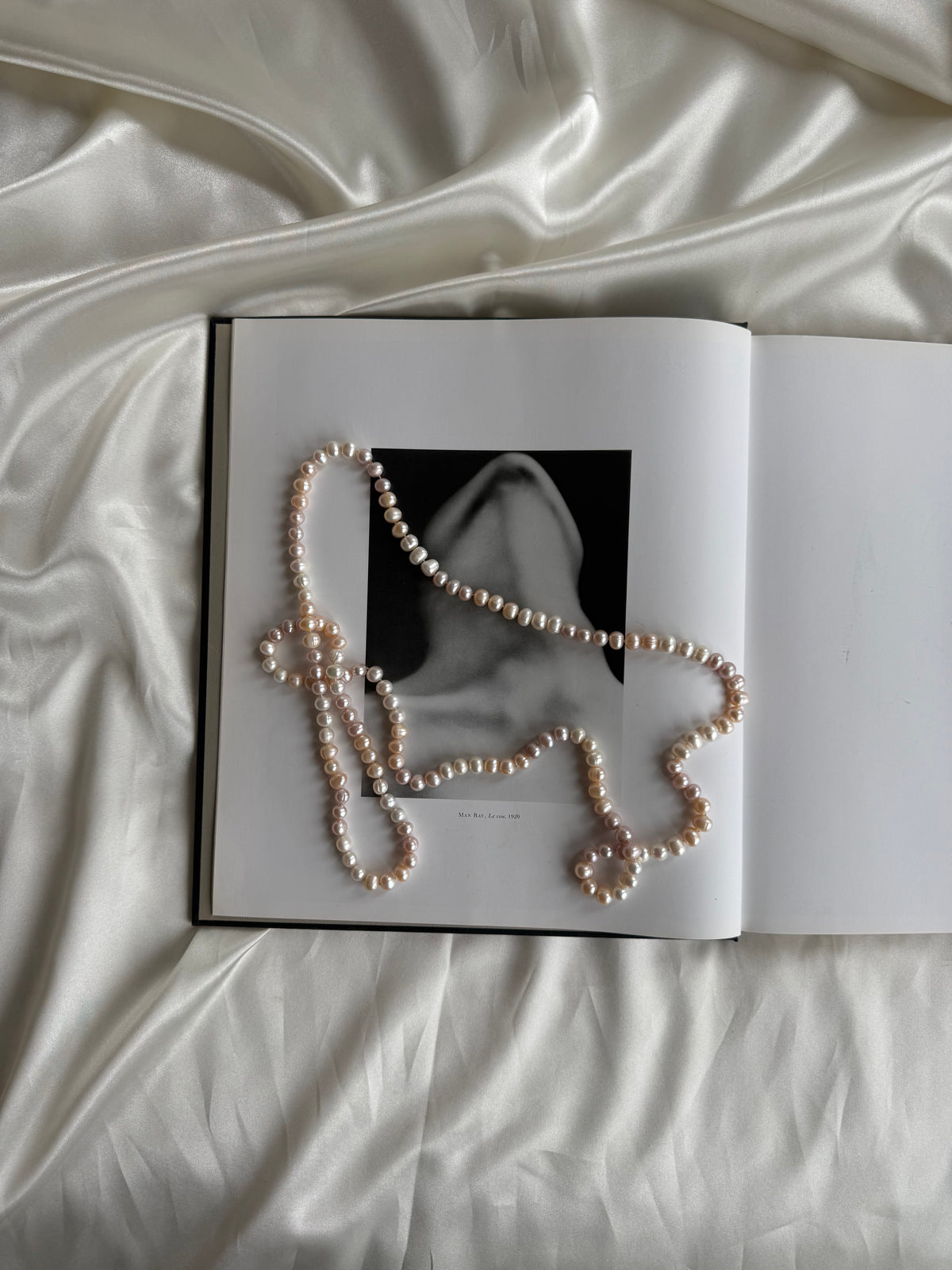 Vintage Pastel Freshwater Pearl Jewellery Set with Clam Shell Jewellery Box – Necklace & Two Bracelets