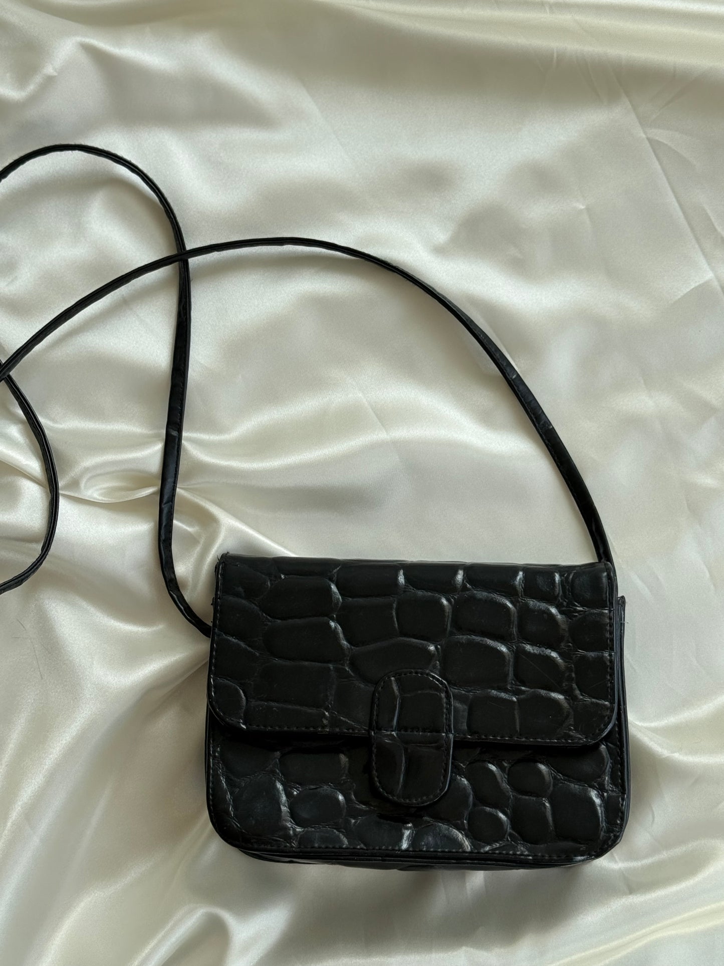 Vintage Black Croc-Embossed Crossbody Bag
