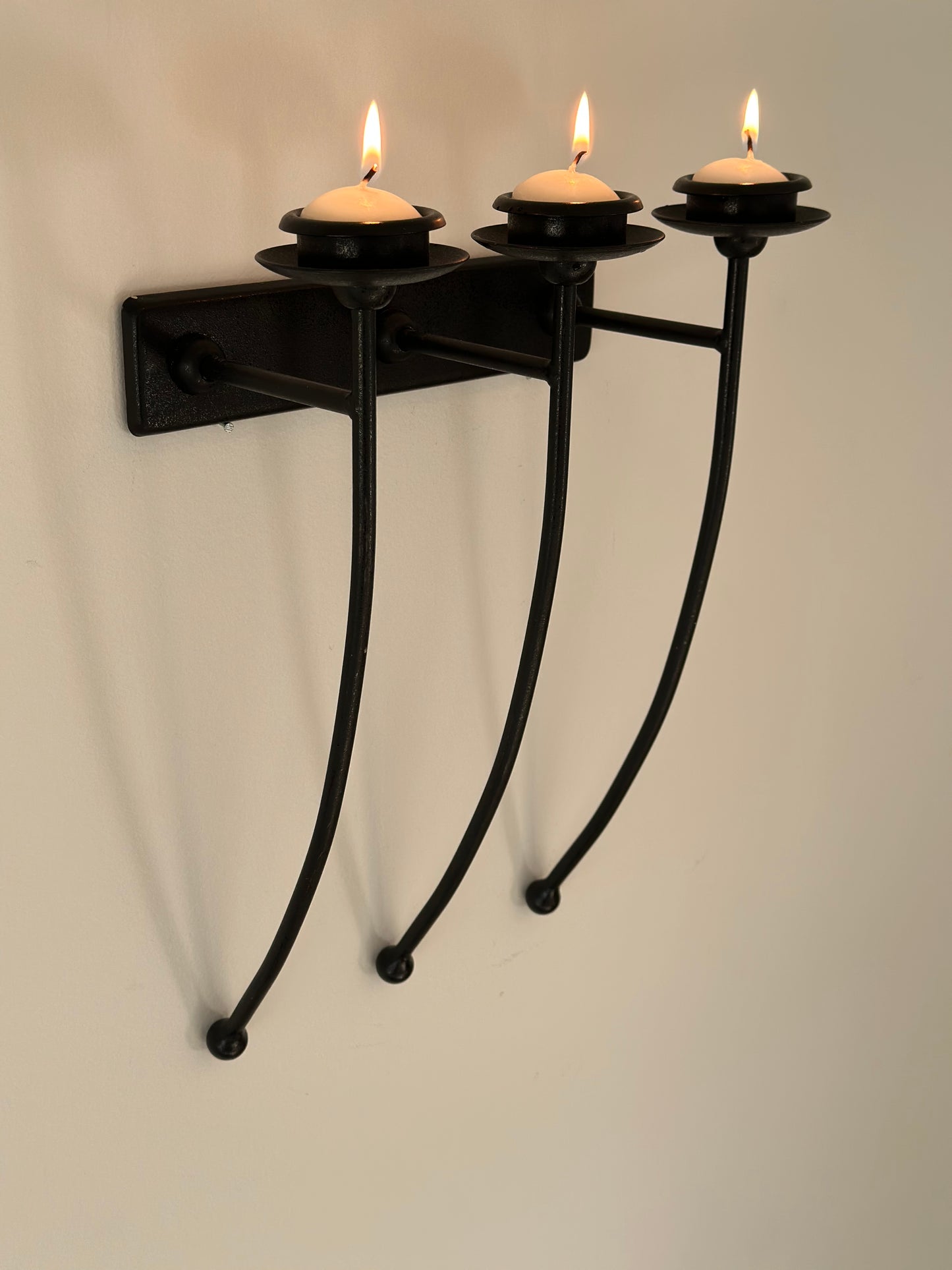 Metal candleholder sconce