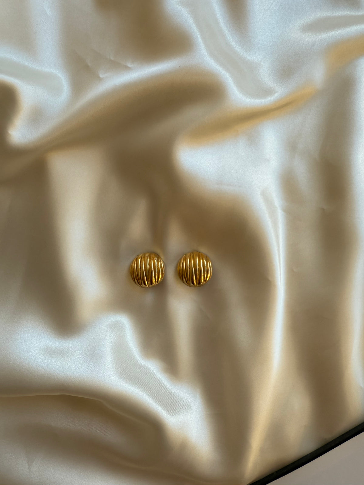 Vintage Gold-Tone Ribbed Dome Clip-On Earrings