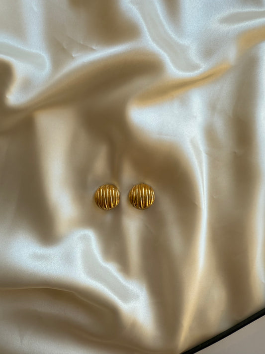 Vintage Gold-Tone Ribbed Dome Clip-On Earrings