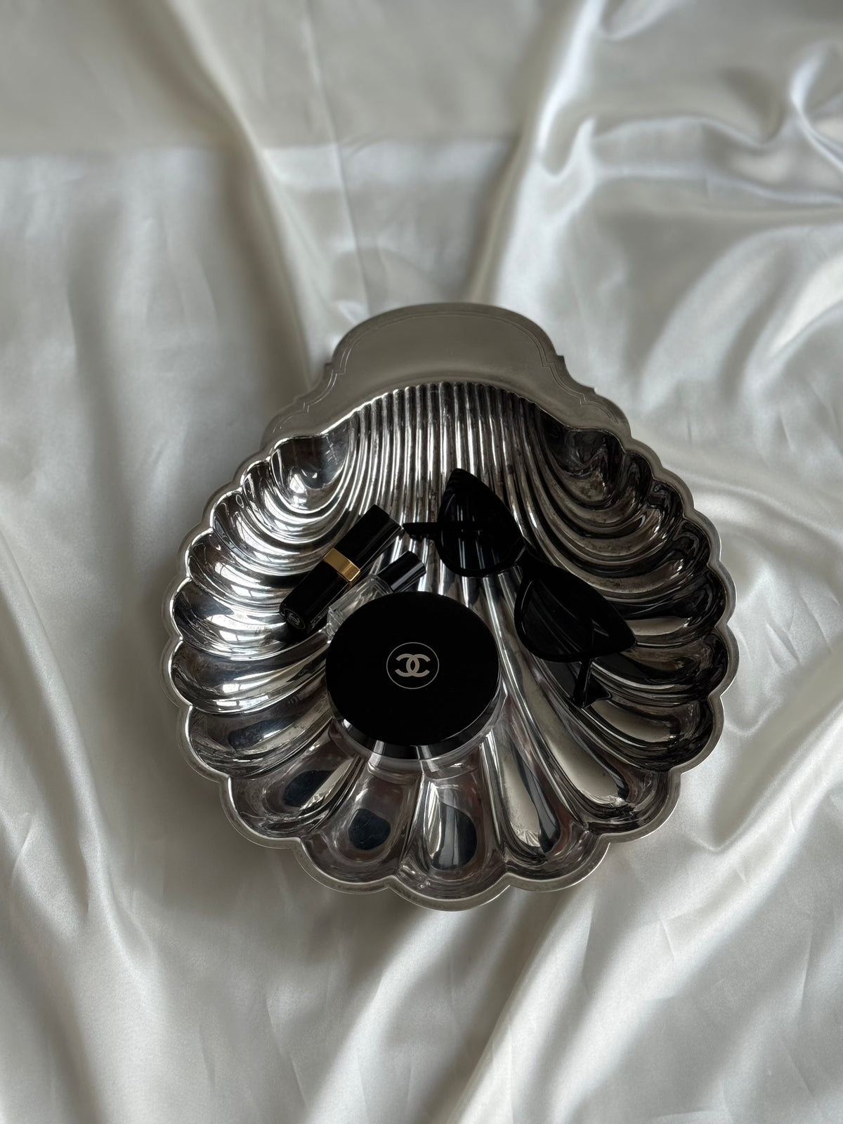 Vintage Rogers Silver-Plated Scallop Shell Serving Dish – Large 12”