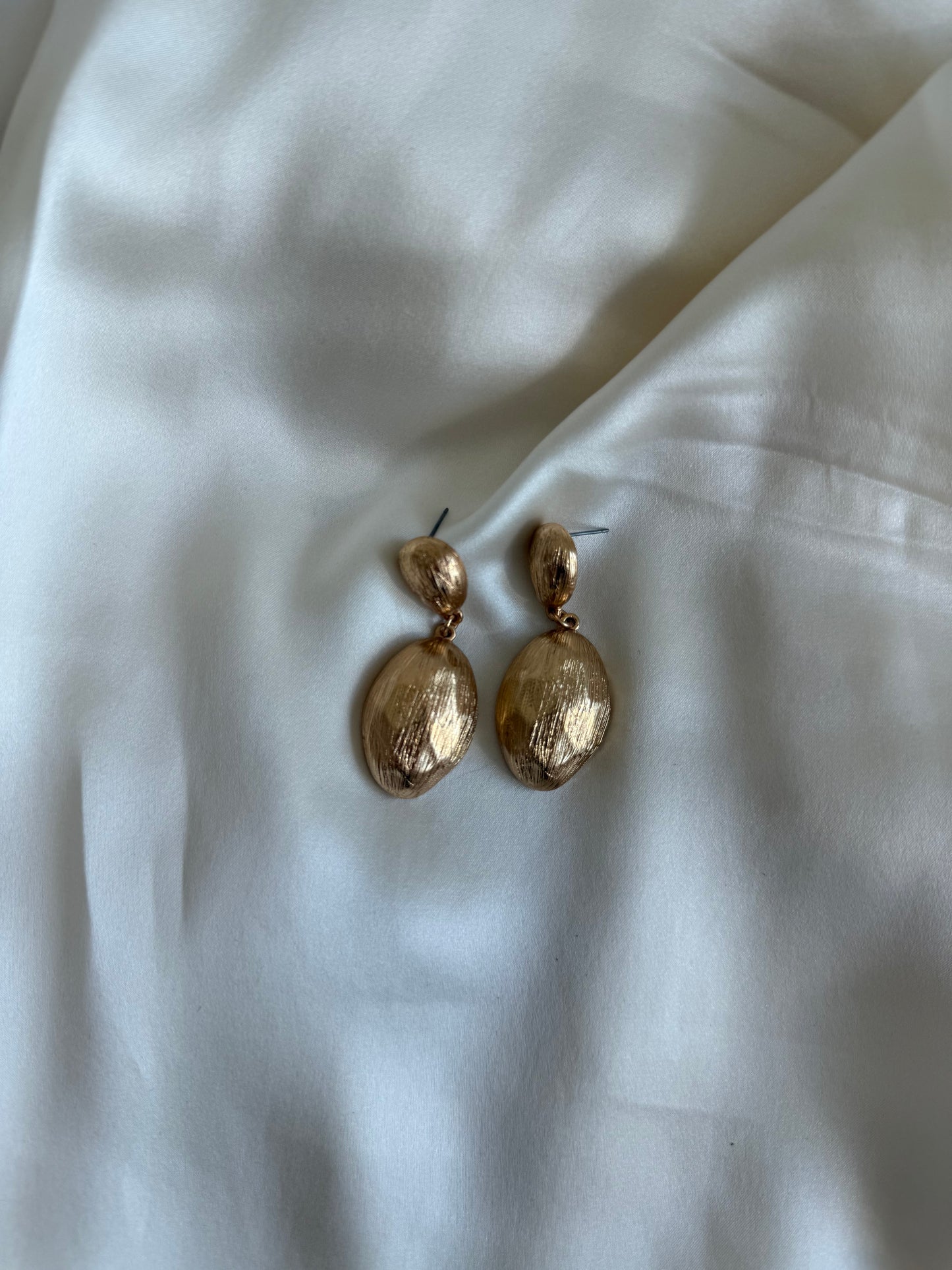 Vintage Gold Tone Textured Drop Earrings