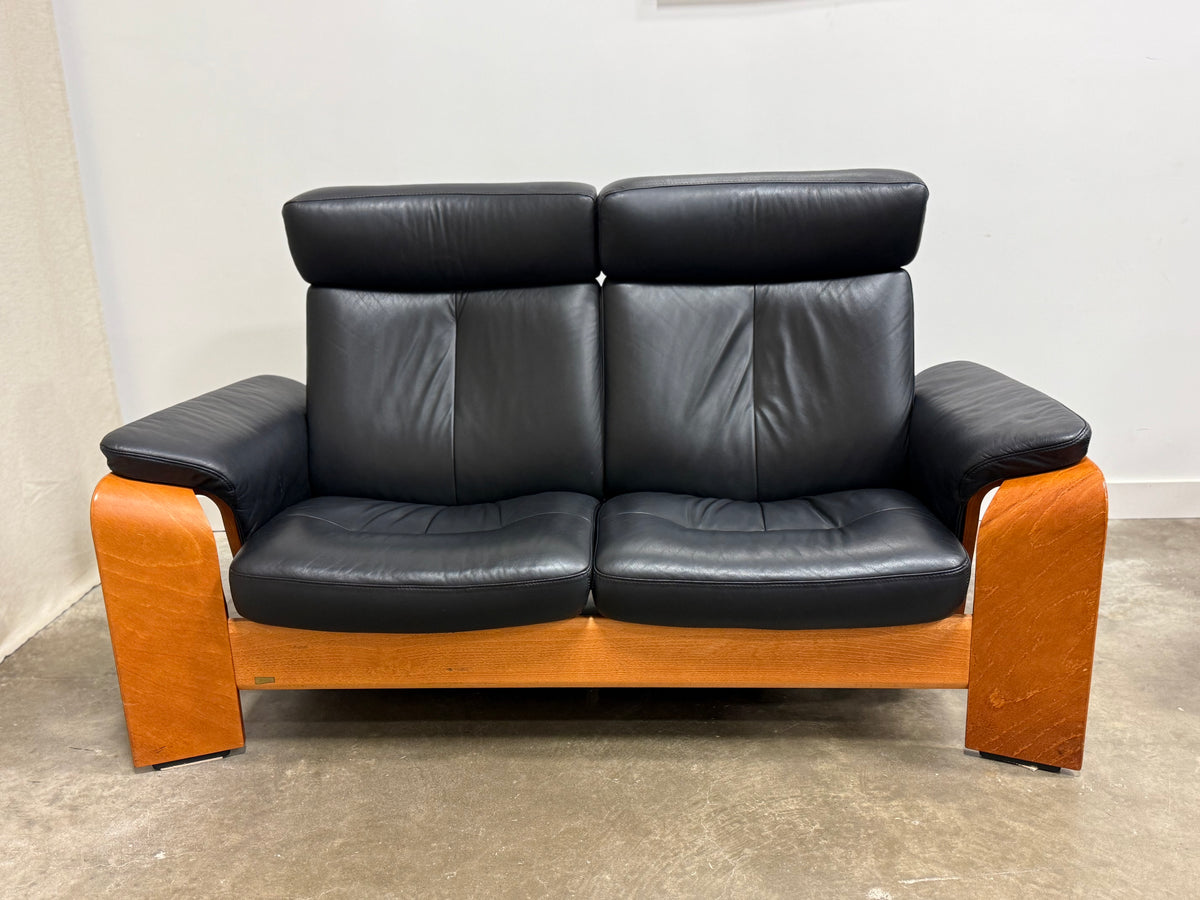 Stressless Pegasus loveseat and armchair by Ekornes, crafted in Norway