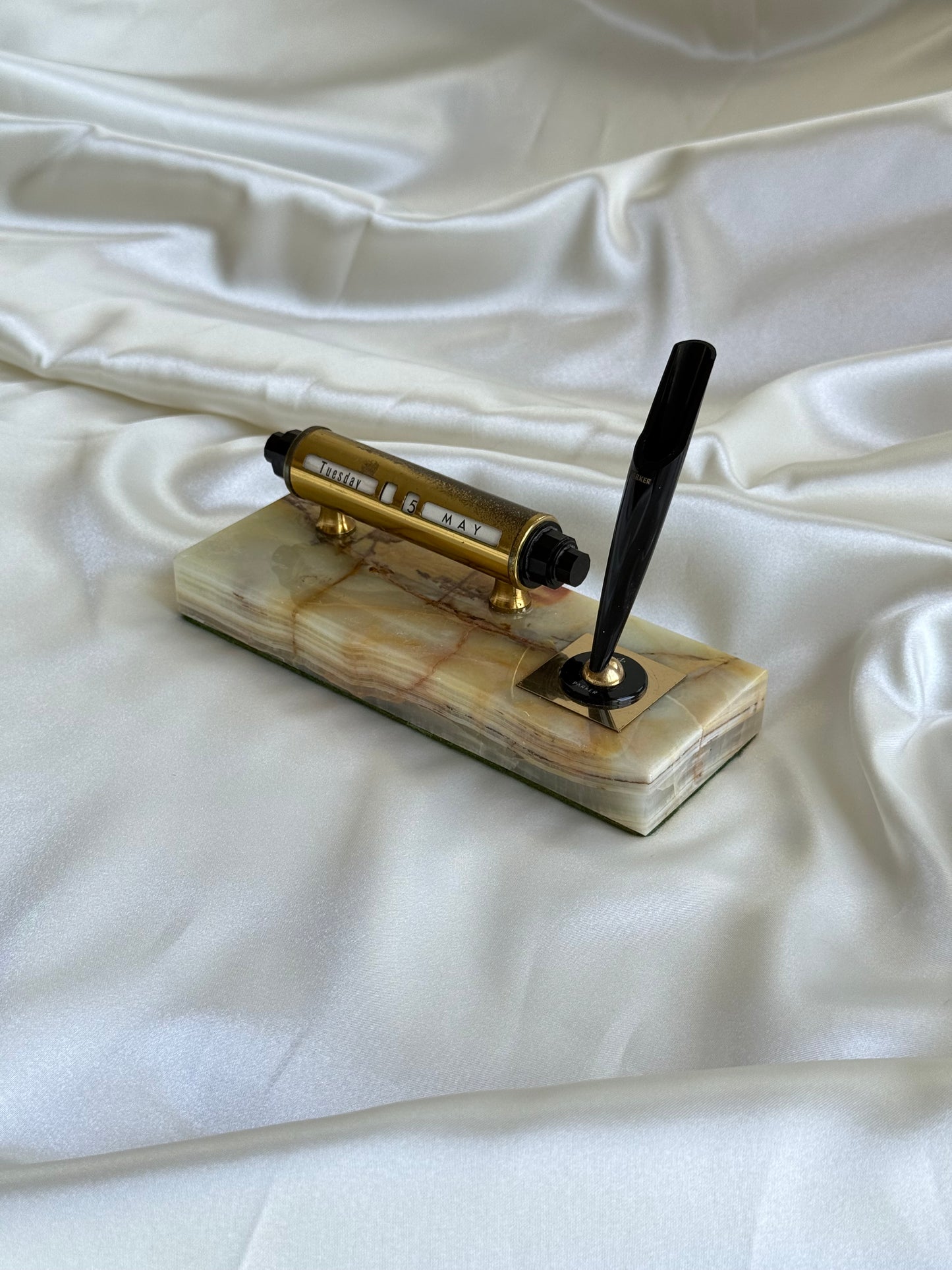 Vintage onyx Desk Calendar & Pen Holder