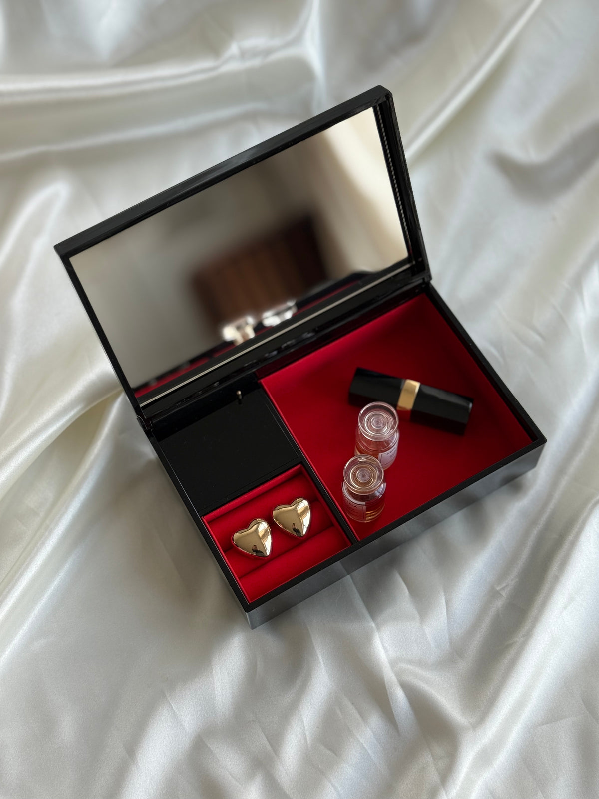 Vintage Japanese Lacquered Musical Jewelry Box