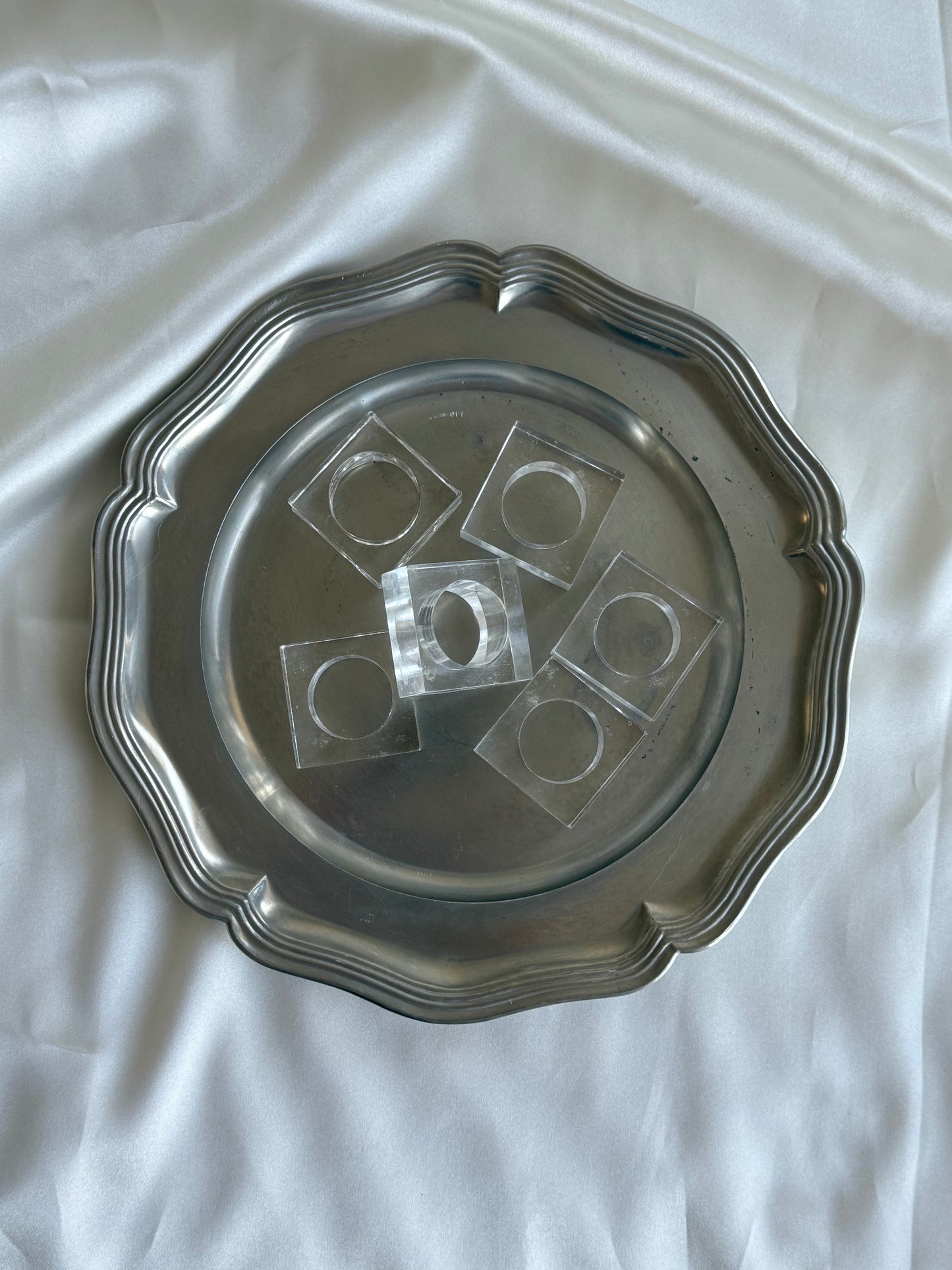 Vintage Lucite Napkin Rings – Set of 6