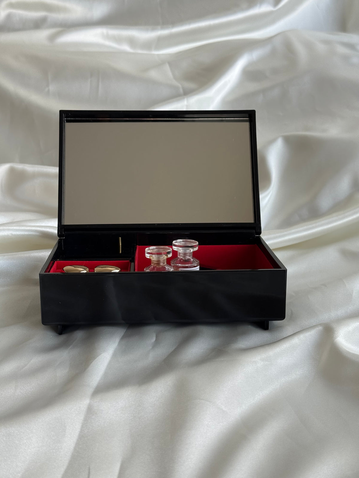 Vintage Japanese Lacquered Musical Jewelry Box