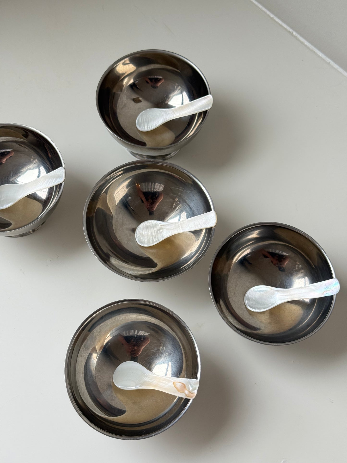 Set of 5 Stainless Steel Serving Bowls with Mother-of-Pearl Spoons