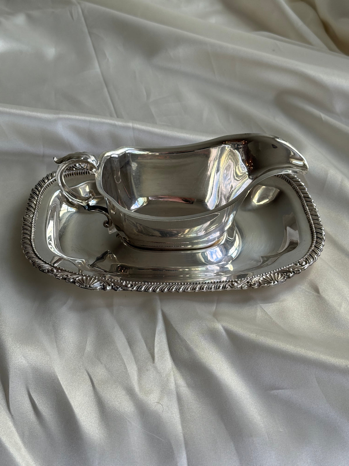 Old English Reproduction EP on Copper Silver-Plated Gravy Boat & Underplate
