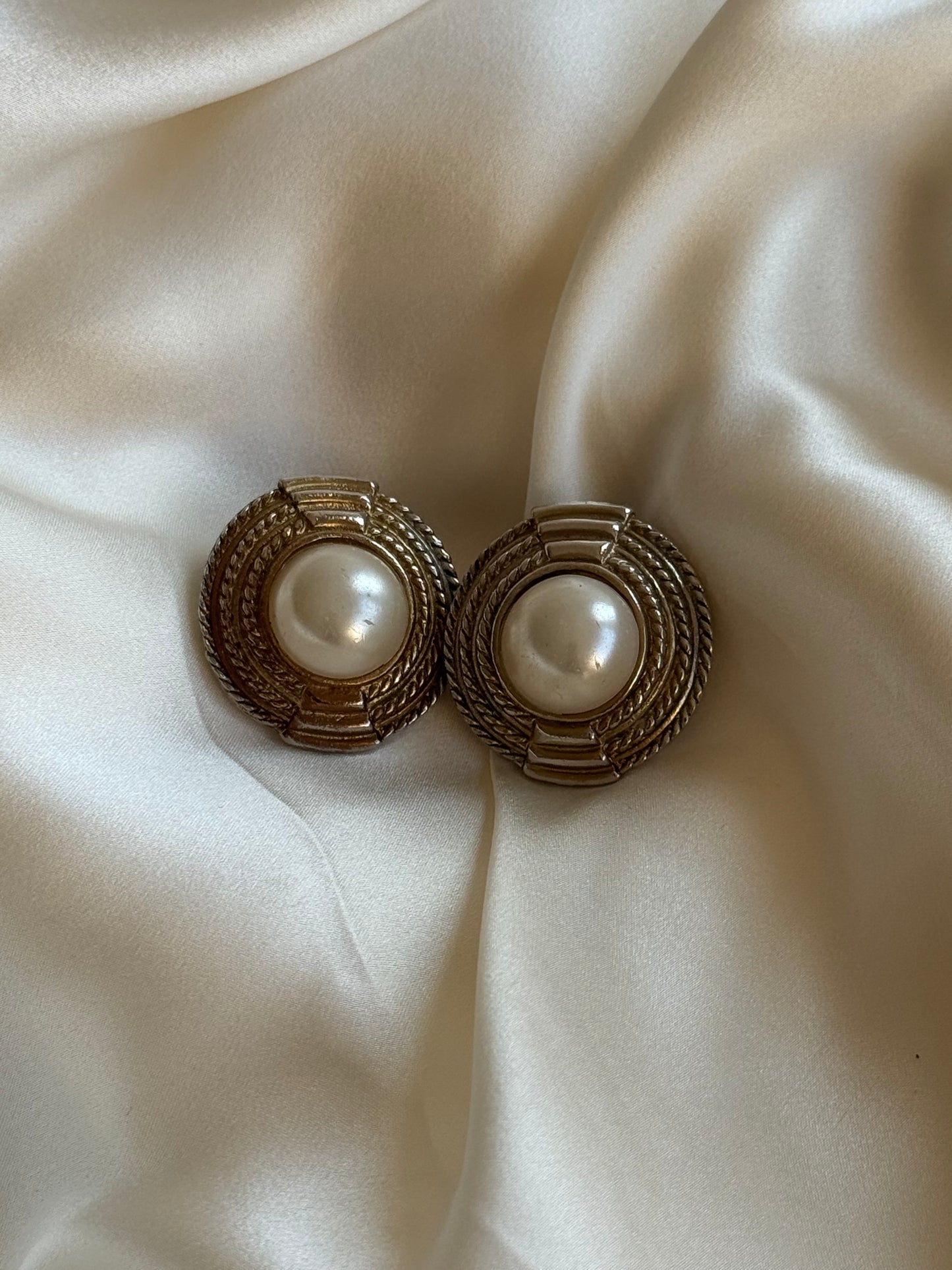 Vintage Clip-On Earrings –  Pearl Look