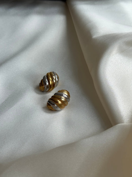 Vintage Two-Tone Ribbed Stud Earrings