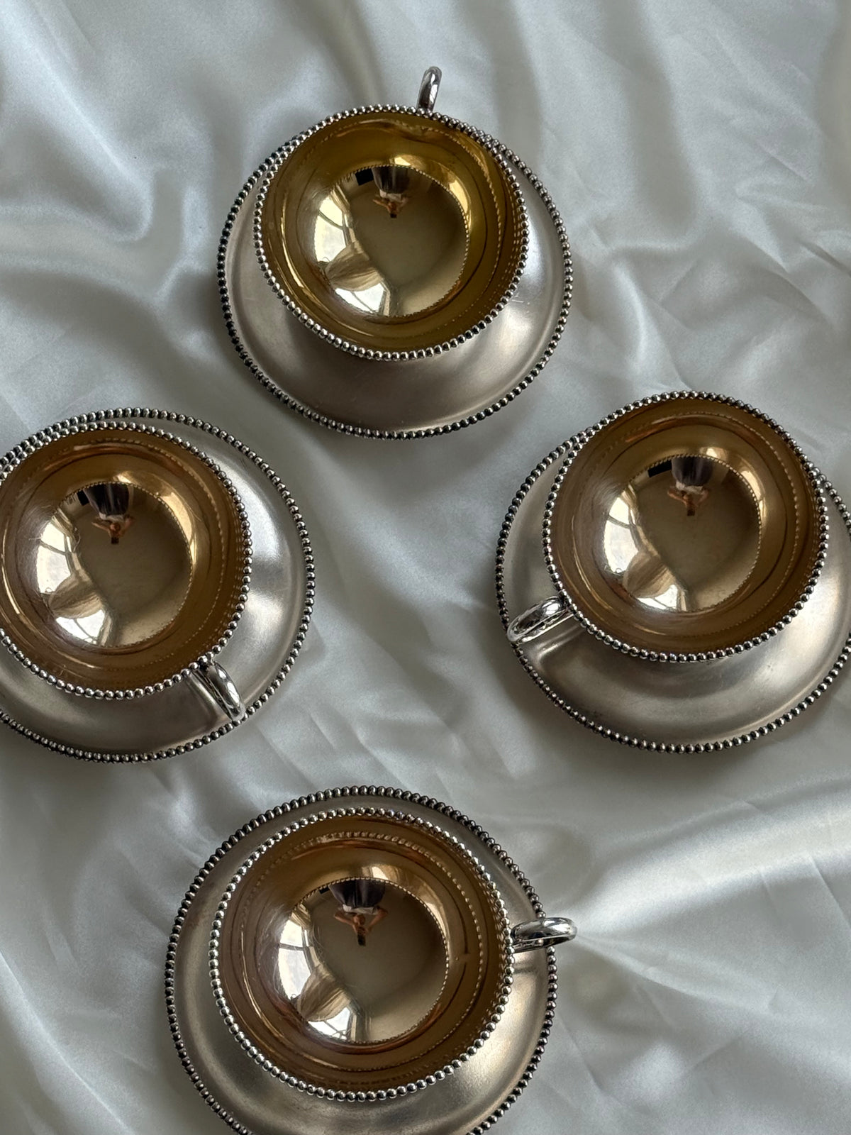 Vintage Meriden Company Silver-Plated Teacups & Saucers – Set of Four