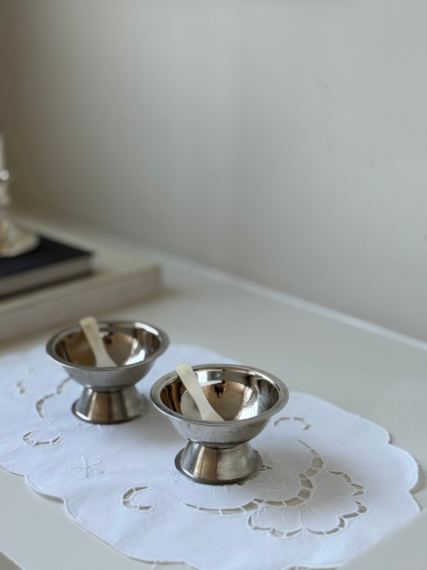 Set of 5 Stainless Steel Dessert Bowls with Mother of Pearl Spoons
