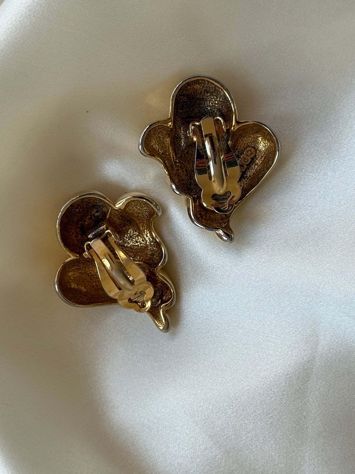 Vintage Sculptural Clip-On Earrings – Gold Tone