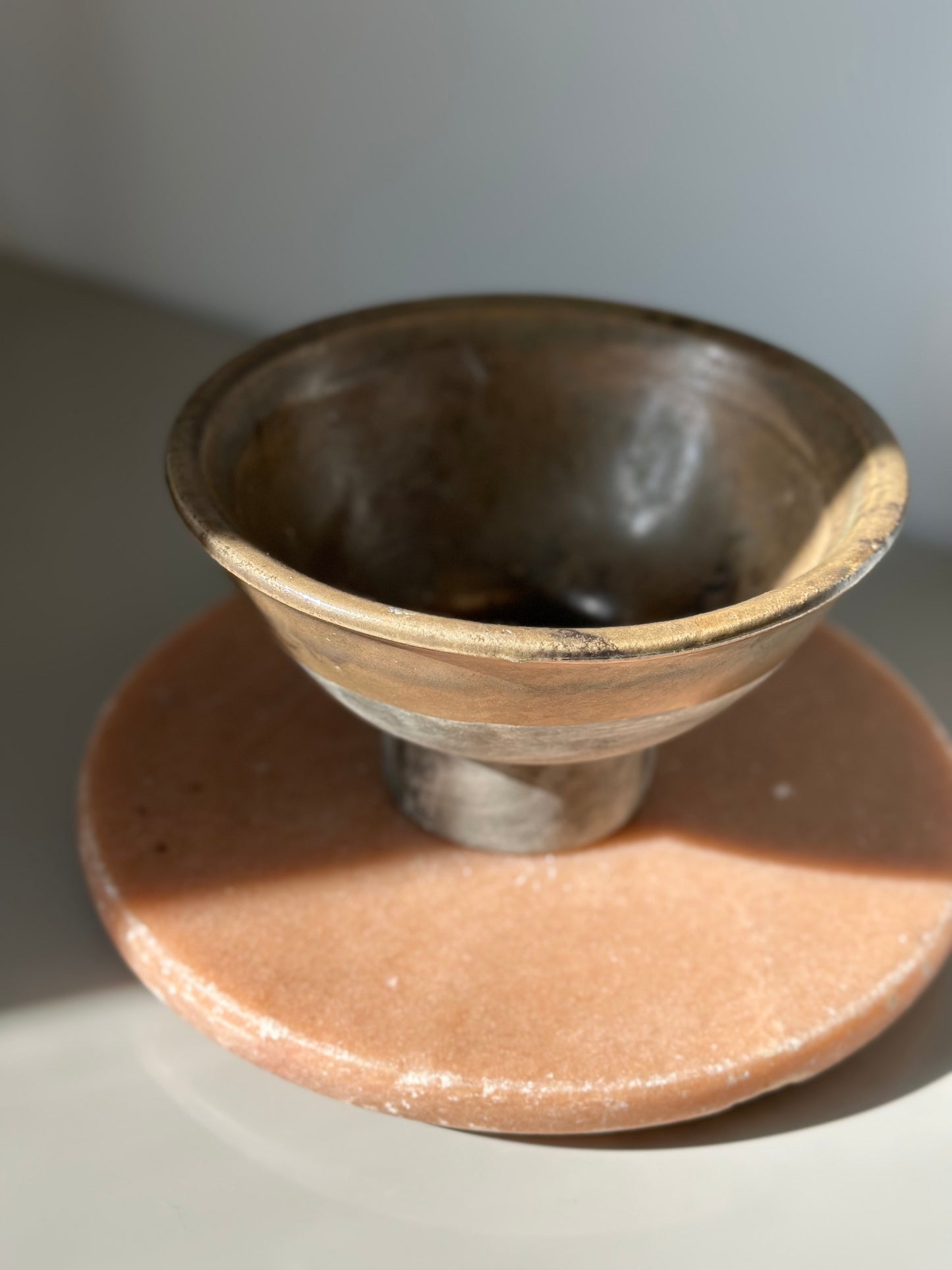 Ceramic pedestal bowl