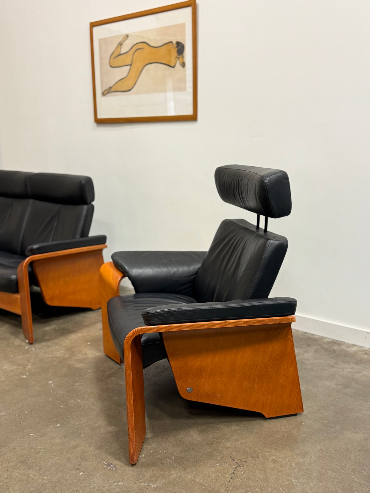 Stressless Pegasus loveseat and armchair by Ekornes, crafted in Norway