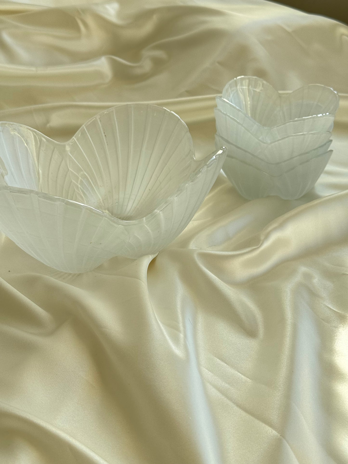 Vintage Frosted Glass Shell Serving Set – 5 Pieces