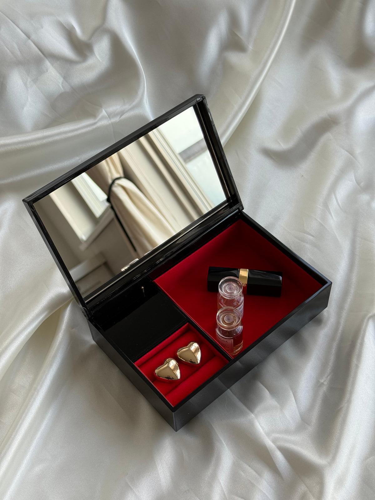 Vintage Japanese Lacquered Musical Jewelry Box
