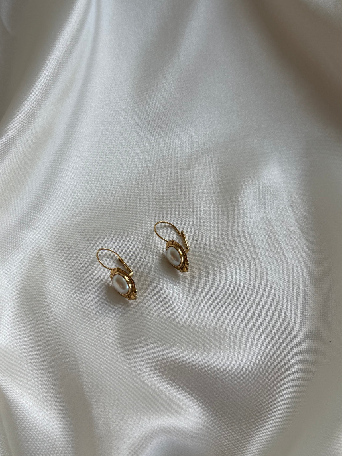 Vintage Gold Tone Faux Pearl Drop Earrings
