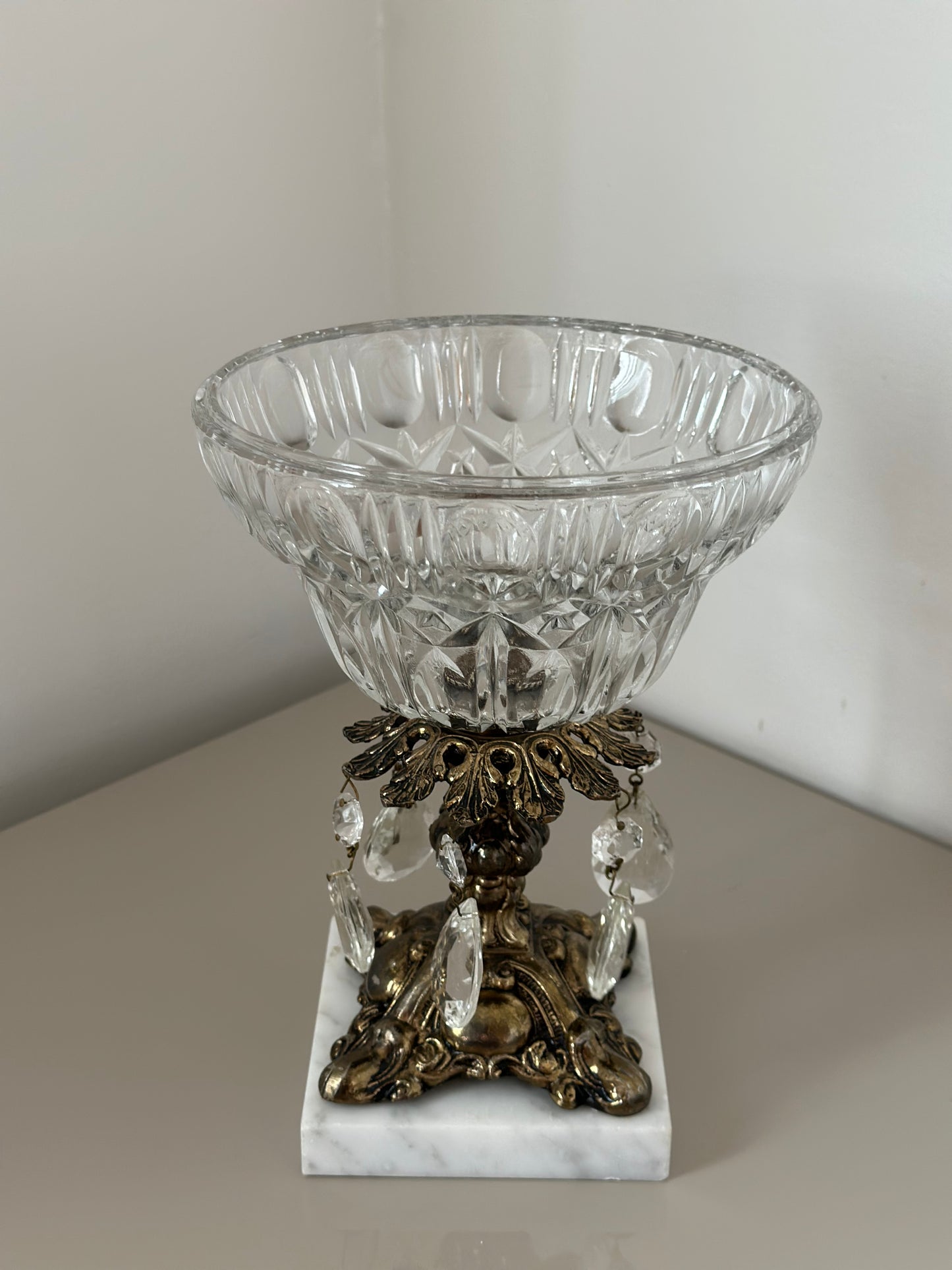 Pedestal crystal bowl