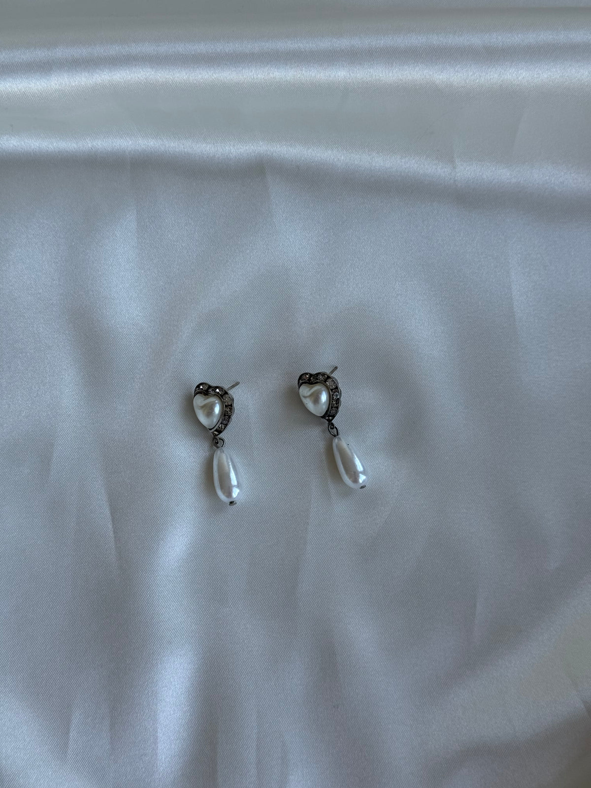 Vintage Pearl Heart Drop Earrings