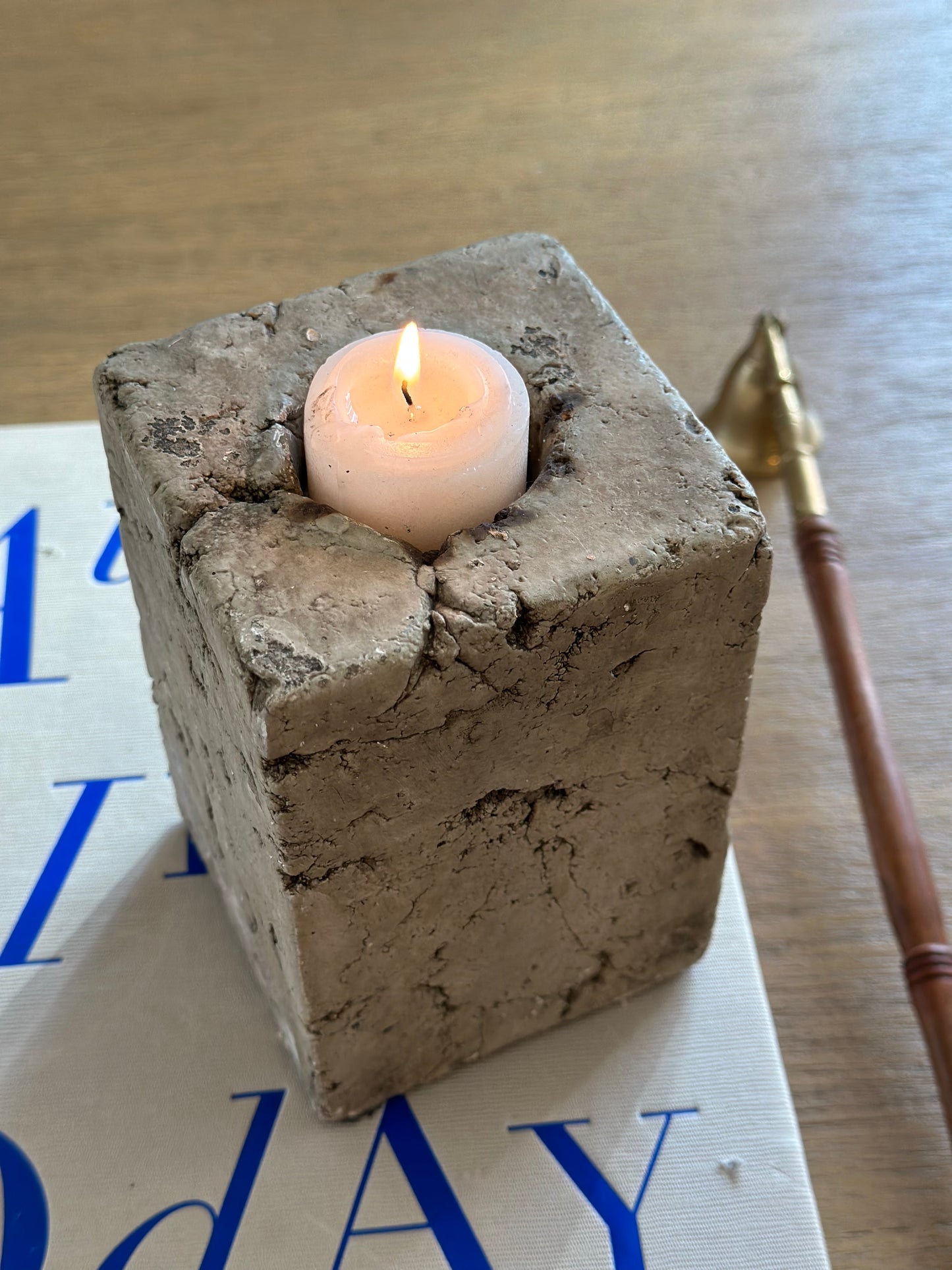 Concrete candleholder