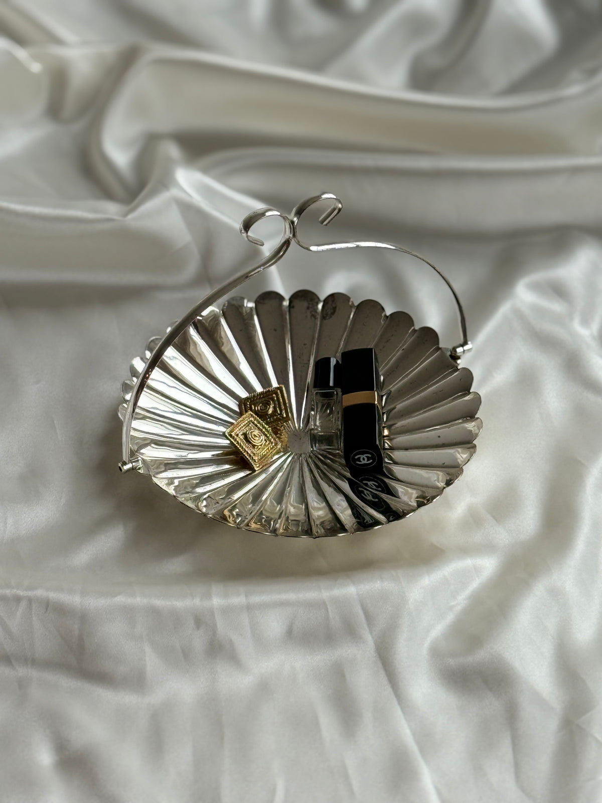 Vintage English Silver-Plated Scallop Shell Basket