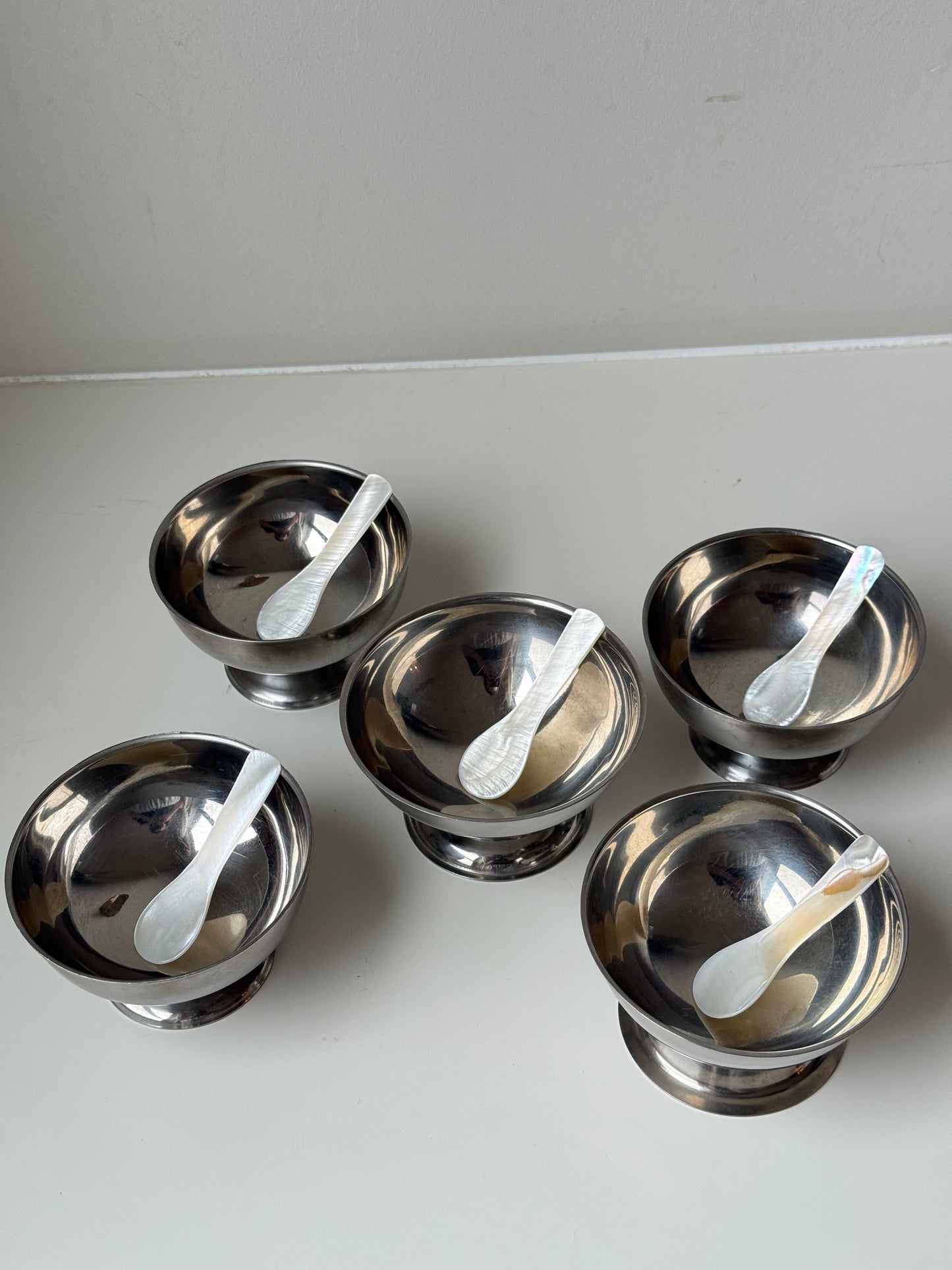 Set of 5 Stainless Steel Serving Bowls with Mother-of-Pearl Spoons