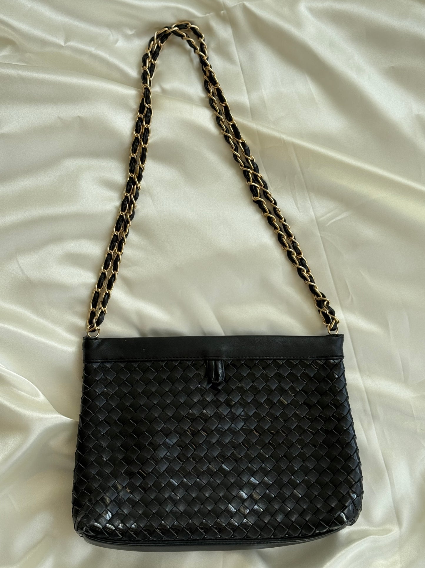 Vintage Woven Shoulder Bag – Black with Gold Chain Strap