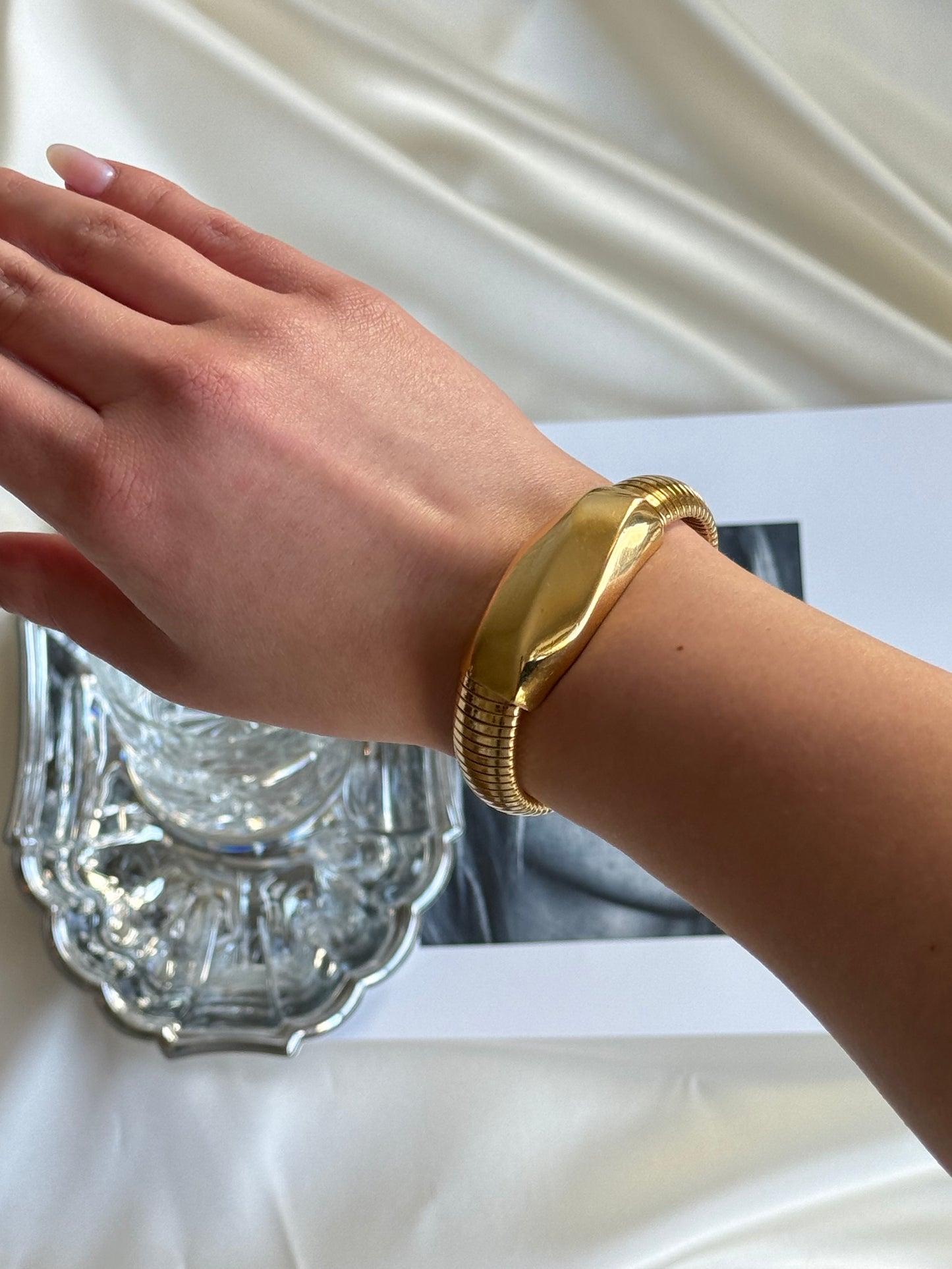 Vintage Gold-Tone Sculptural Stretch Bracelet
