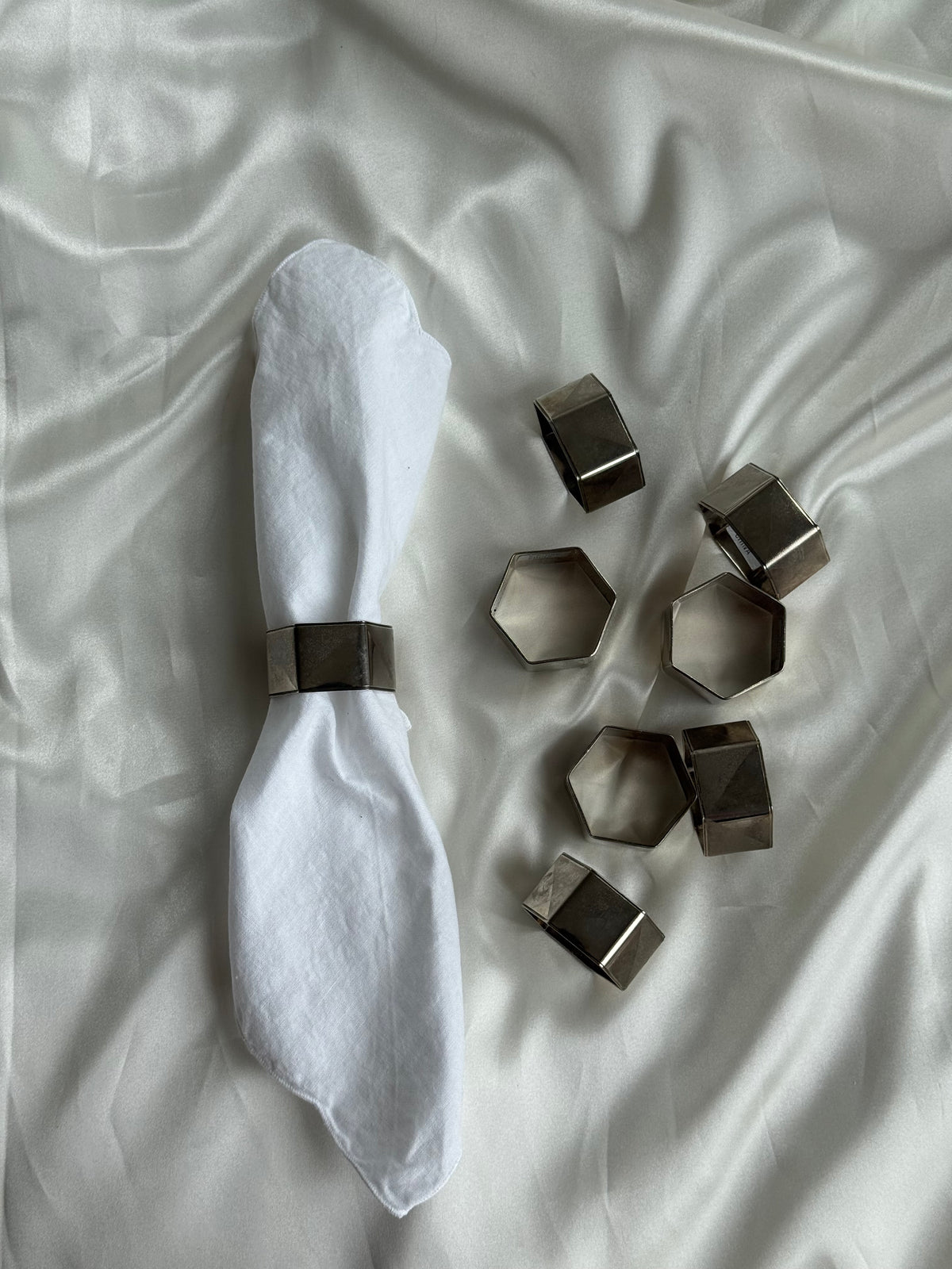 Vintage Silver-Plated Geometric Napkin Rings – Set of 8