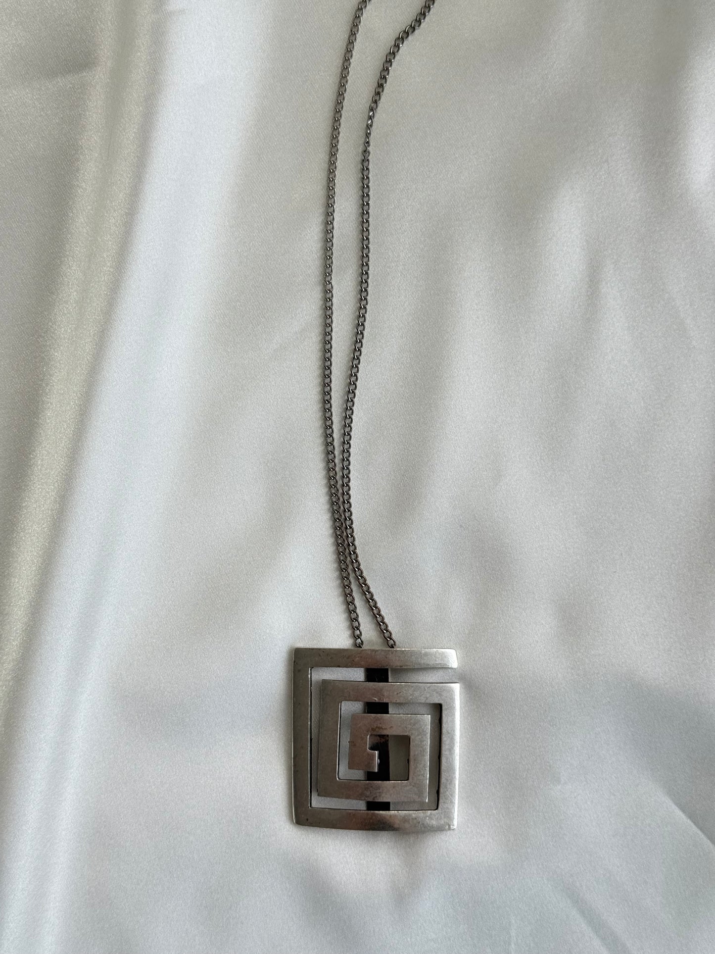 Vintage Geometric Pendant Necklace – Long Chain