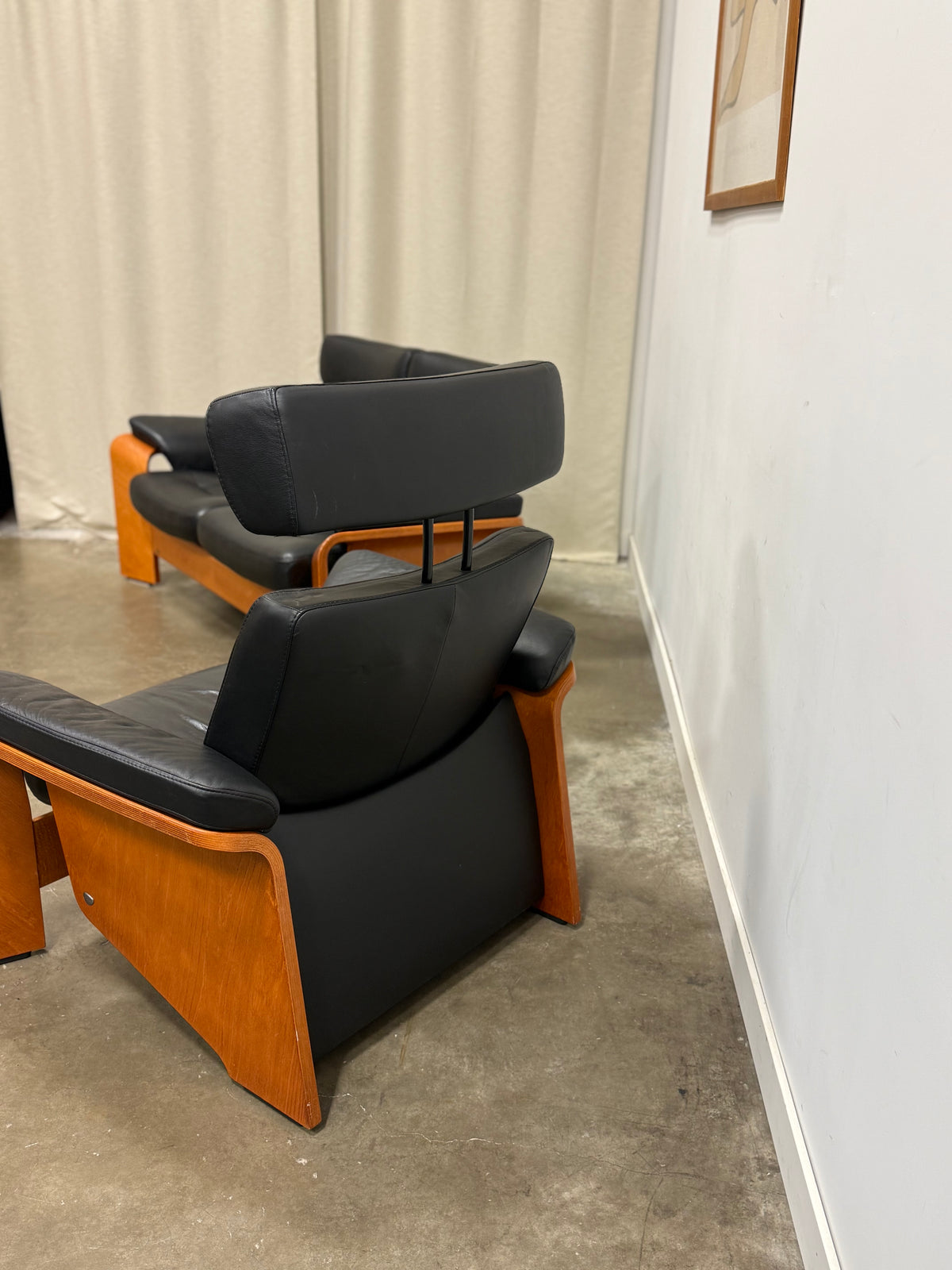 Stressless Pegasus loveseat and armchair by Ekornes, crafted in Norway