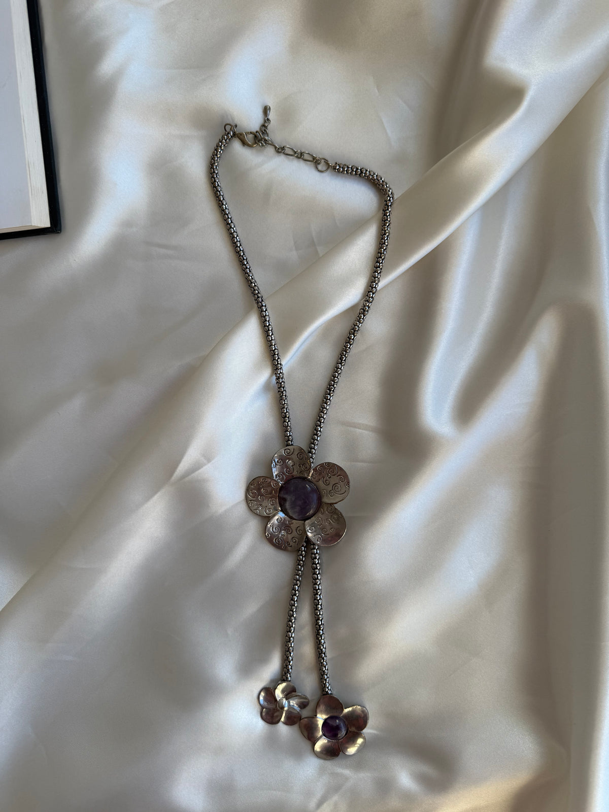 Vintage Silver-Tone Floral Lariat Necklace with Purple Stone