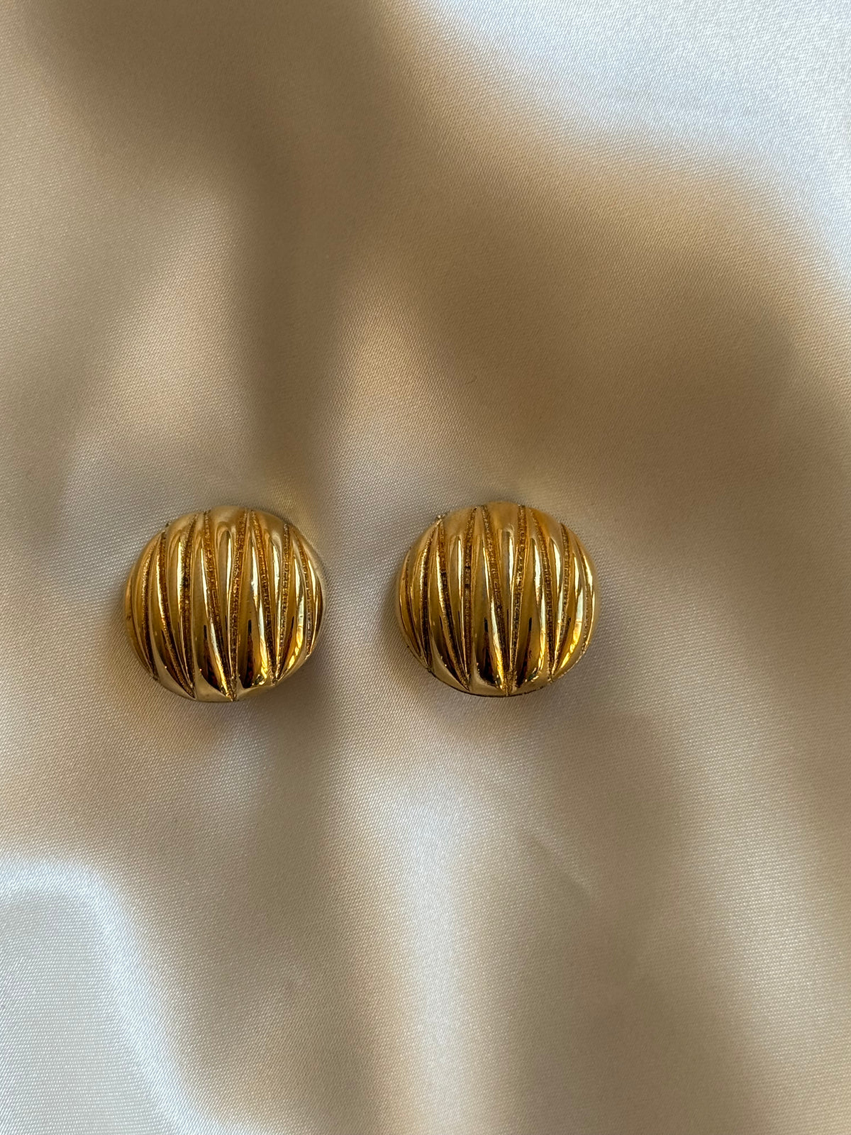 Vintage Gold-Tone Ribbed Dome Clip-On Earrings