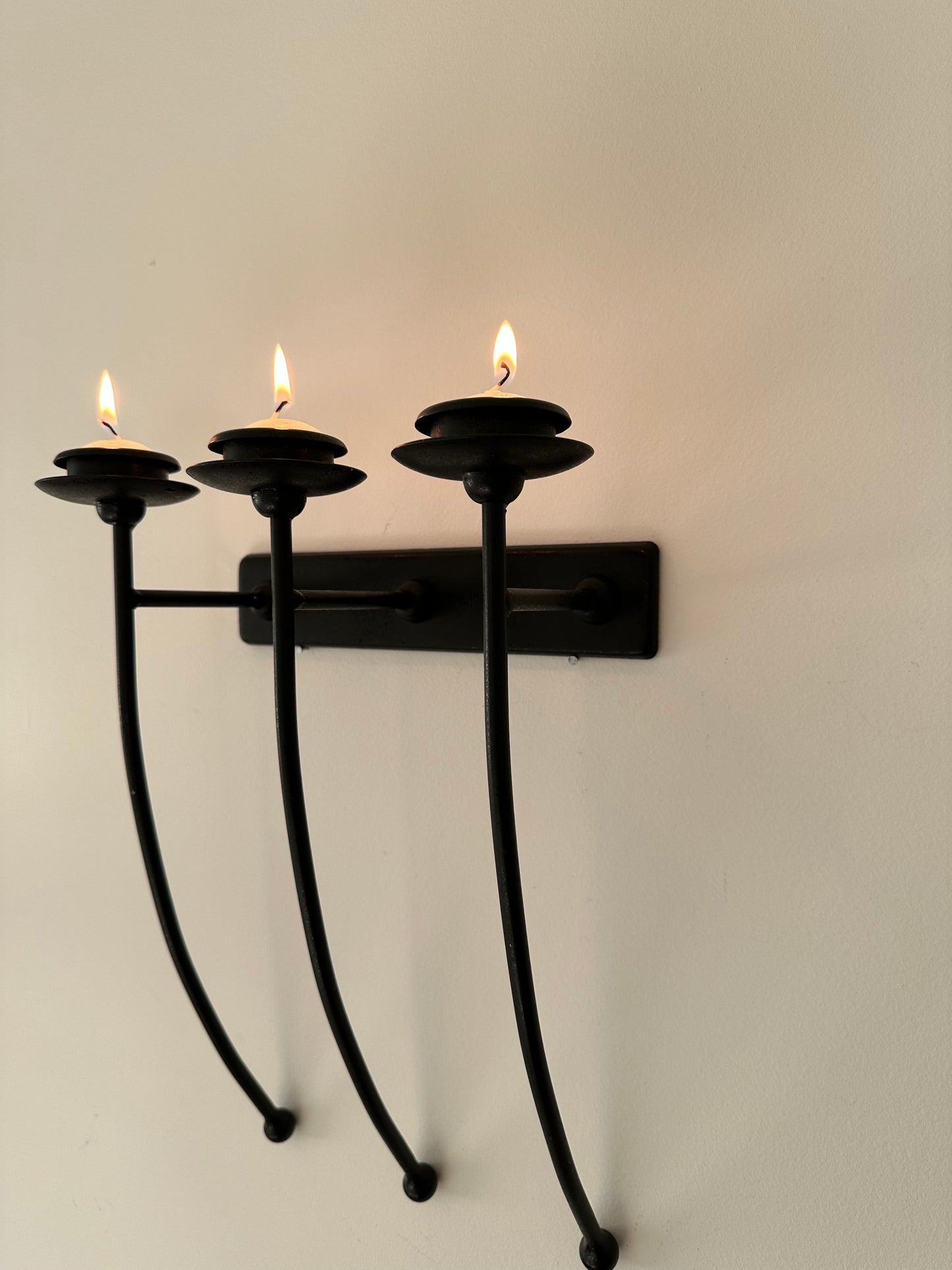 Metal candleholder sconce