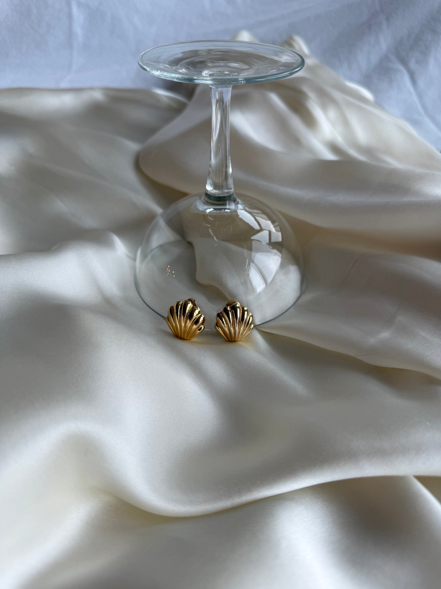 Vintage Gold Shell Clip-On Earrings