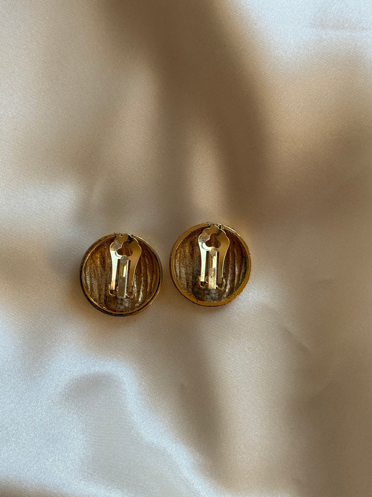 Vintage Gold-Tone Ribbed Dome Clip-On Earrings