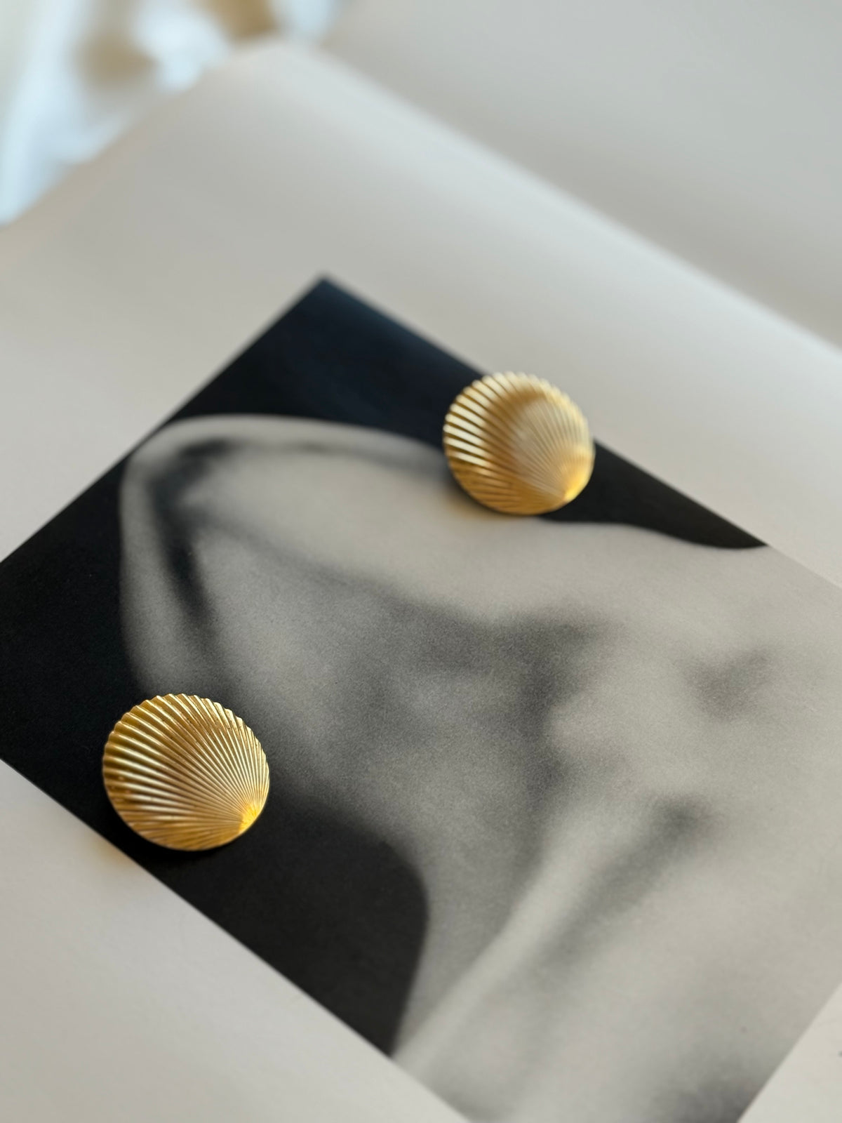 Vintage Gold-Tone Shell Clip-On Earrings