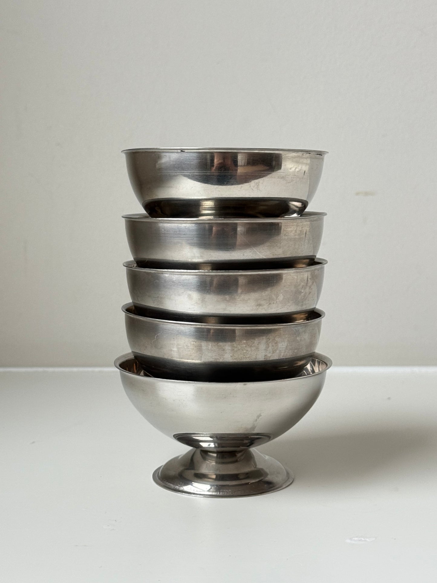 Set of 5 Stainless Steel Serving Bowls with Mother-of-Pearl Spoons