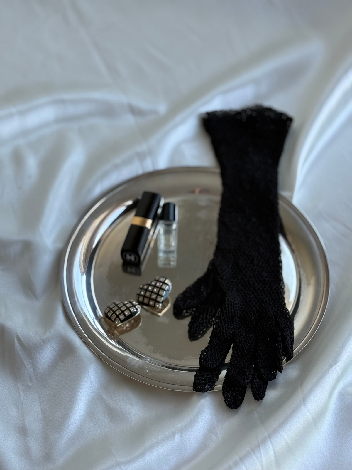 Vintage Silver Plated Round Vanity Tray – Minimalist Jewelry & Perfume Display