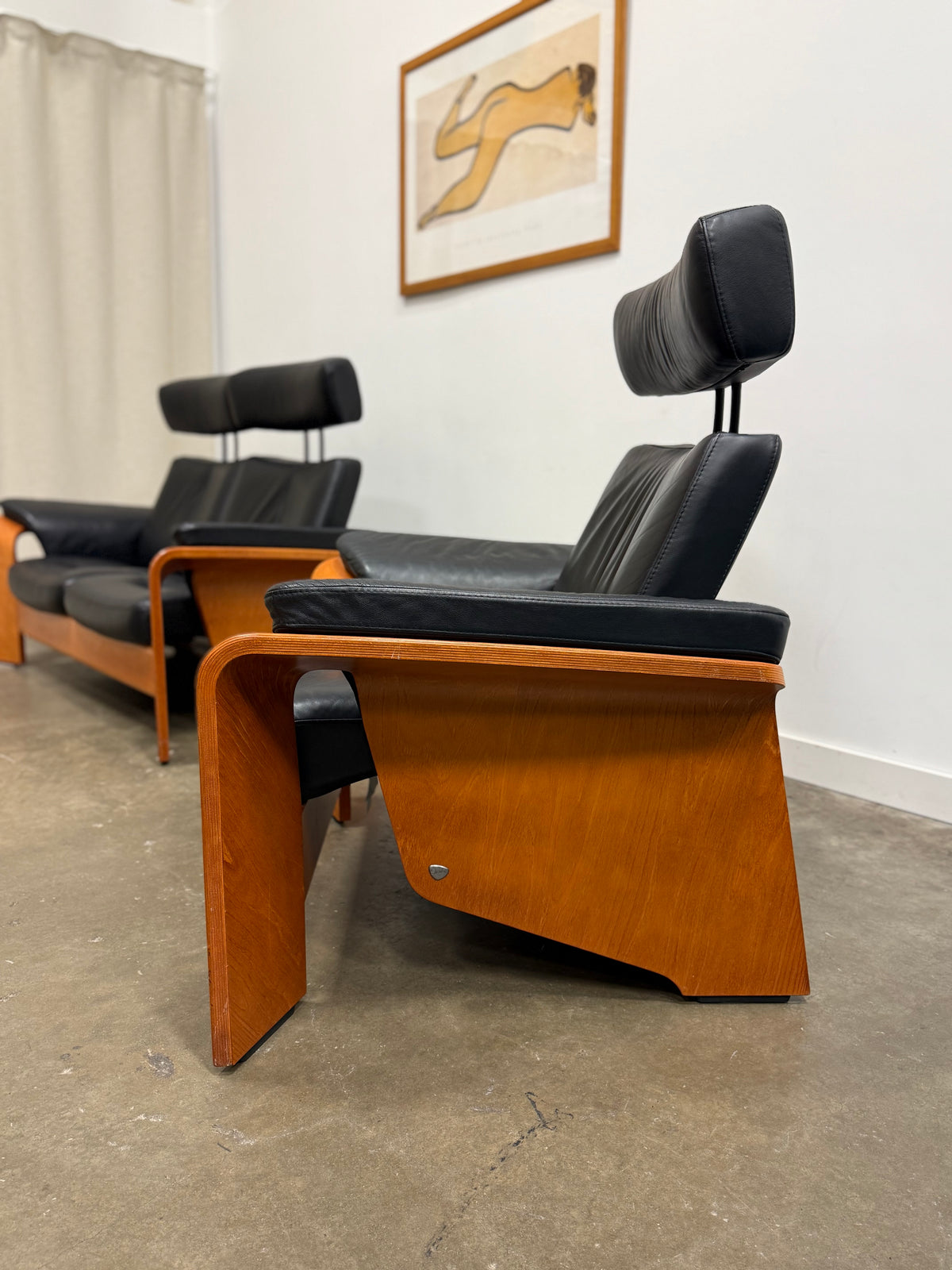 Stressless Pegasus loveseat and armchair by Ekornes, crafted in Norway