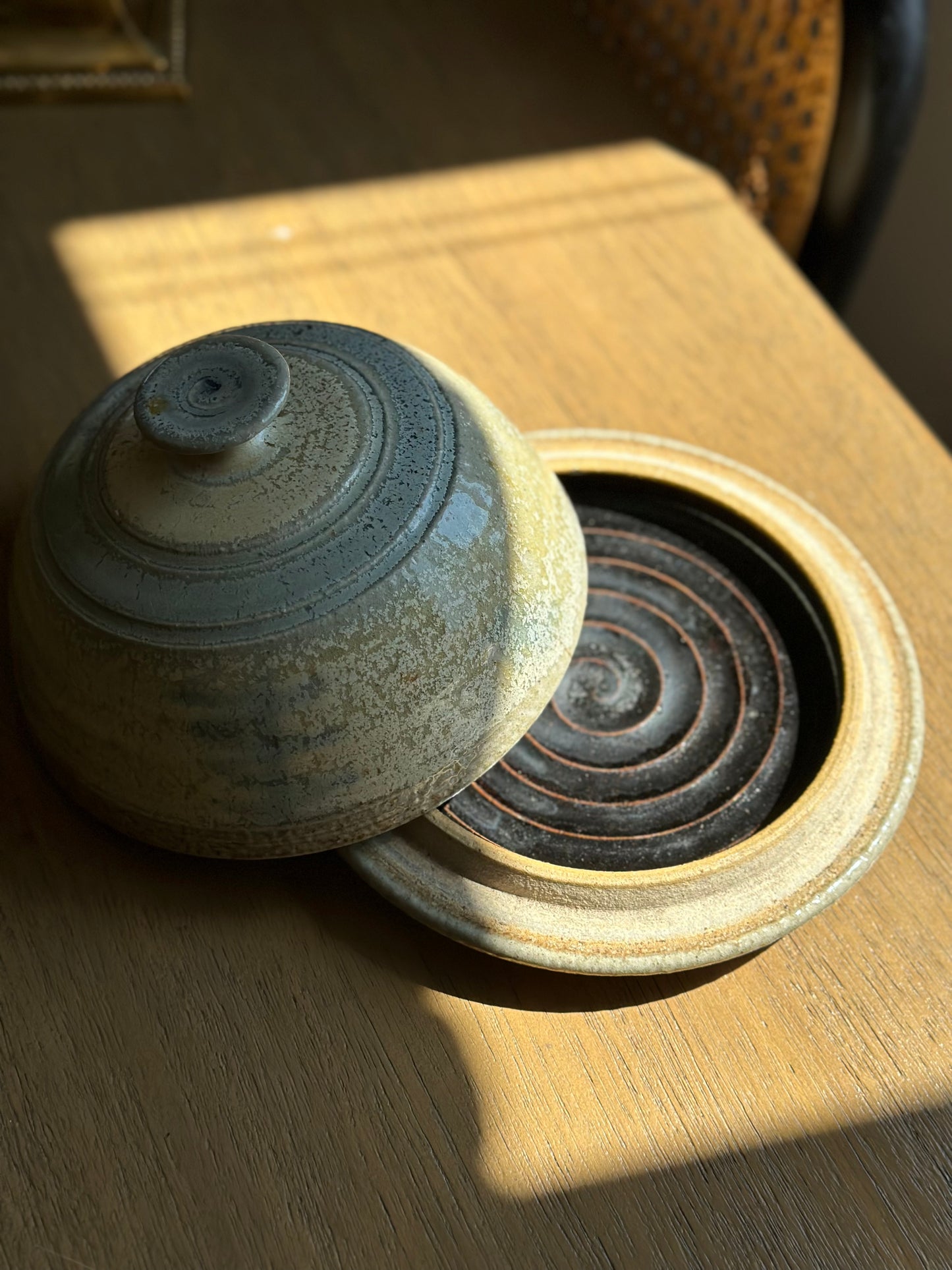 Ceramic lidded dish